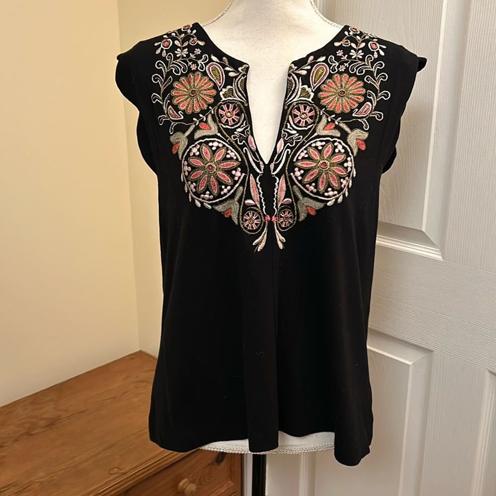 Akemi + kin stunning embroidered top